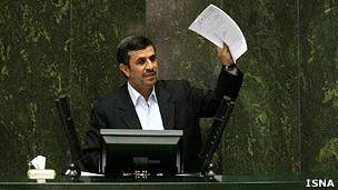  'تعداد امضاهای طرح سوال از احمدی نژاد از حد‌نصاب گذشت'