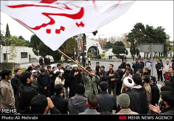 گزارش تصویری /  تجمع اعتراض آمیز بسیجیان مقابل ستاد فرماندهی نیروی انتظامی