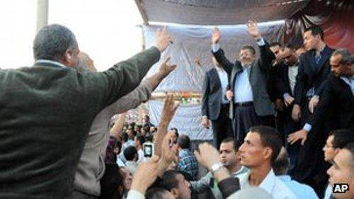 اسلامگرایان مصری برای حمایت از مرسی راهپیمایی می کنند