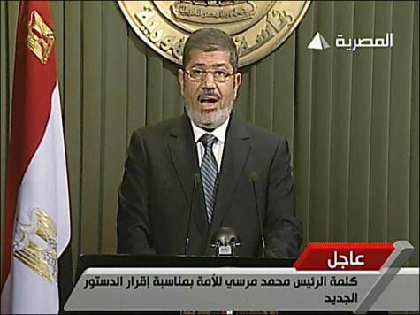 واکنش مخالفان به سخنان مرسی/ قندیل مامور تغییرات در کابینه شد