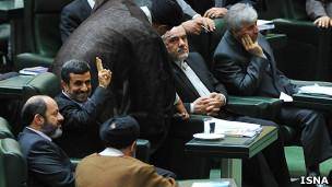 احمدی نژاد به دنبال حضور در مجلس برای 'بررسی مسائل اقتصادی' است