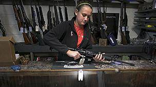 نیویورک قوانین مالکیت اسلحه را 'سخت‌تر' کرد