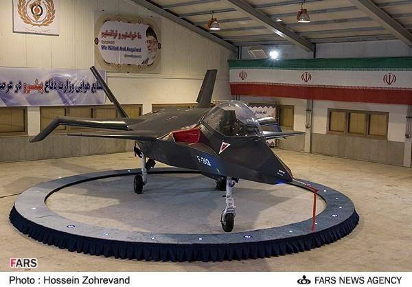 رونمایی از جنگنده جدید ایرانی قاهر 313