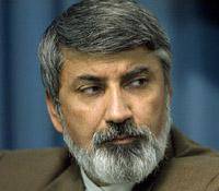 نظام ، ظرفیت تحمل احمدی نژاد را دارد ولی عزل او هم مشکل ساز نخواهد بود/ بحث "تحمل نظام" در حوزه اختیارات رهبری است