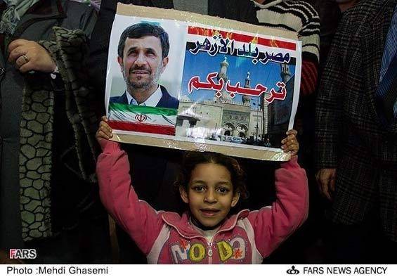 استقبال مردمی از احمدی‌نژاد در قاهره +عکس