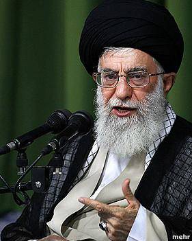 آیت‌الله خامنه‌ای: مذاکره با آمریکا مشکلی را حل نمی‌کند
