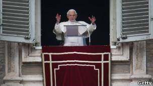 شرکت هزاران نفر در آخرین مراسم دعای یکشنبه پاپ بندیکت شانزدهم