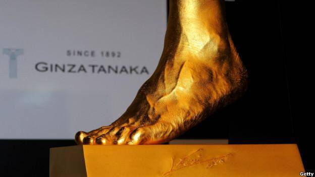  ساخت تندیس طلا از پای چپ مسی در ژاپن