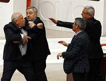 درگیری شدید در مجلس ترکیه بر سر سوریه