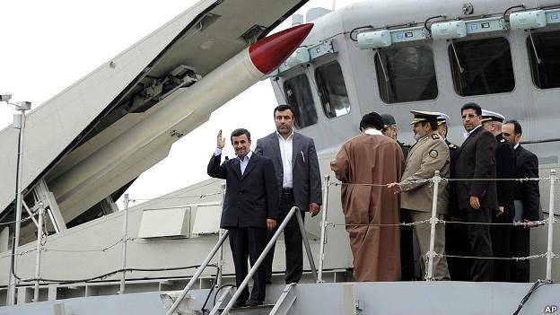 به آب انداختن ناوشکن جماران٢ با حضور احمدی‌نژاد