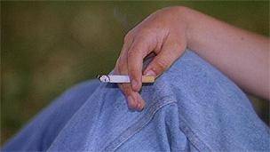 روزی ۵۷۰ کودک در انگلستان سیگار کشیدن را آغاز می‌کنند