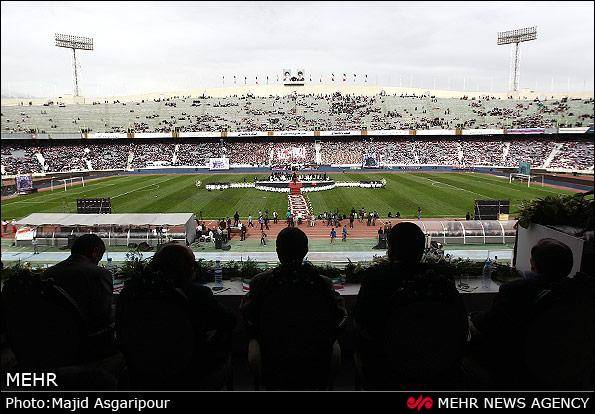 دعوای کیهان و احمدی نژاد ، پرده از ماجرای استادیوم آزادی برانداخت: مشایی در محوطه زیر جایگاه بود