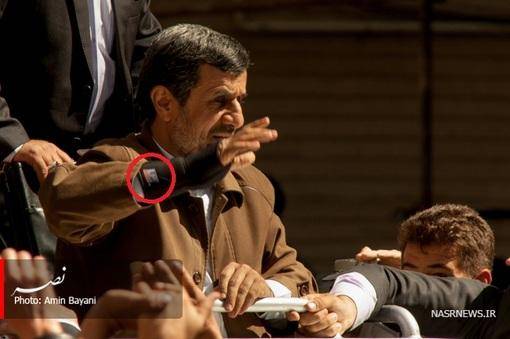 تصاویر/ مچ‌بند طبی احمدی نژاد در تبریز