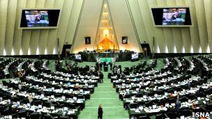 یک مقام نظامی ایران: در برابر مجلس جایگاهی برای معترضان ساخته می شود
