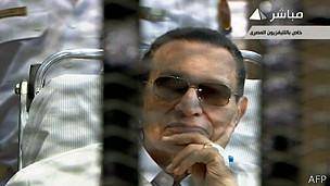 محاکمه حسنی مبارک تا ماه آینده به تعویق افتاد