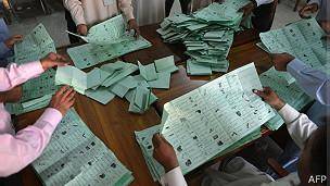 شمارش آرای انتخابات پاکستان آغاز شد 