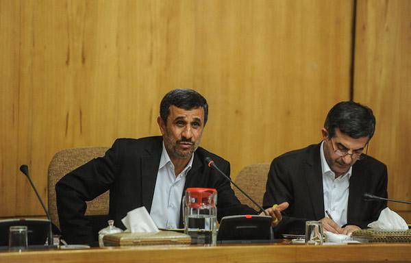 لباس احمدی نژاد و مشایی (عکس)