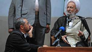 واکنش به موضع‌گیری سیاسی مصباح یزدی در انتخابات ایران
