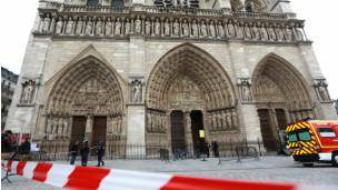 خودکشی مورخ راست گرا در کلیسای نوتردام پاریس