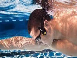 10:12 - گوش کردن به موسیقی هنگام شنا!