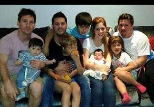 مسی و خانواده‌اش/ عکس