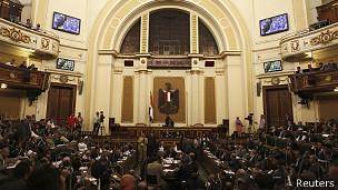 دادگاه قانون اساسی مصر مجلس علیا و مجلس موسسان را غیرقانونی اعلام کرد