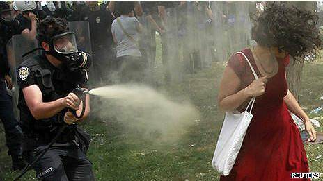 اتحادیه اروپا خواستار تحقیق درباره رفتار پلیس ترکیه شد