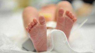 بریتانیا برای تولد نوزادانی با سه والد آماده می‌شود