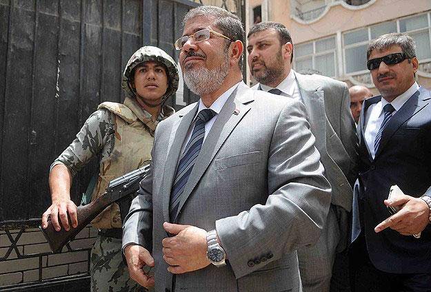 مرسی در بازداشت ارتش مصر/ عکس