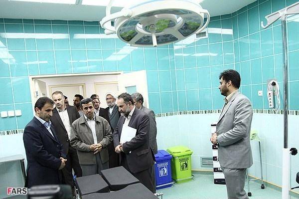 احمدی نژاد در اتاق عمل (عکس)