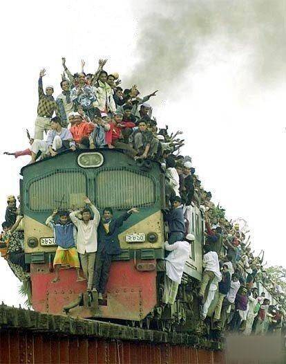 قطار سواری در کشور هند/عکس