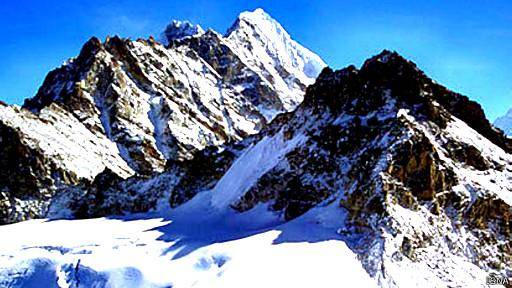 سه کوهنورد ایرانی در مسیر بازگشت از قله برودپیک گم شدند