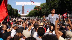 دولت تونس: محمد براهمی و شکری بلعید با یک اسلحه کشته شده‌اند