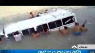 سقوط یک وانت در کانال آب در دزفول ۱۲ کشته بر جای گذاشت