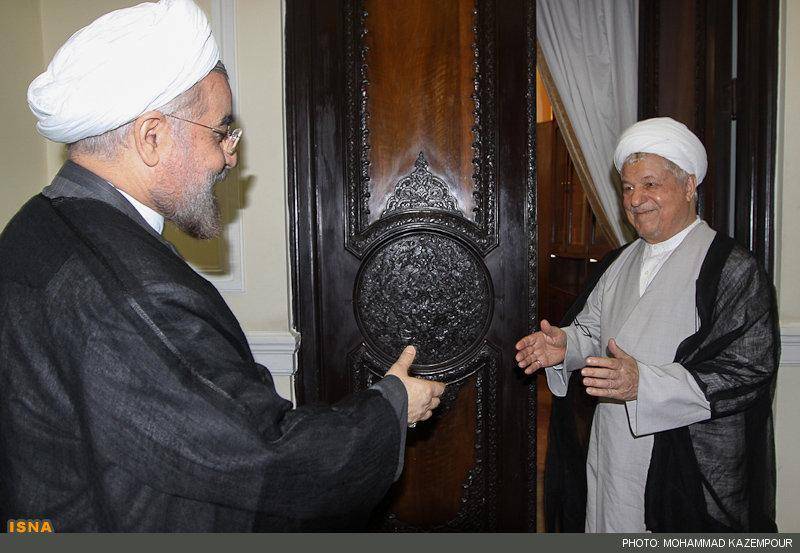 استقبال هاشمی از روحانی در مجمع تشخیص (عکس)