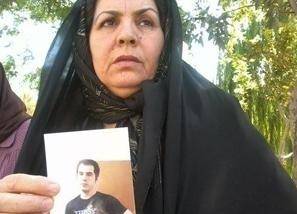 مادر حسین رونقی اعتصاب غذا میکند