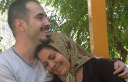 اعتصاب غذای مادر حسین رونقی در اعتراض به عدم رسیدگی به خواسته‌هایش