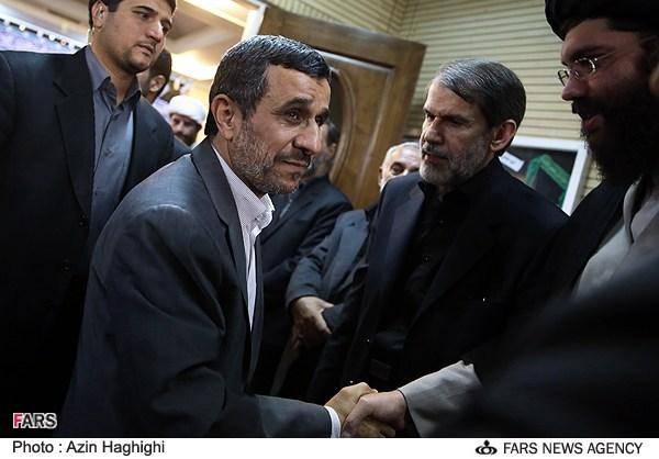 احمدی نژاد در مراسم ترحیم/تصاویر