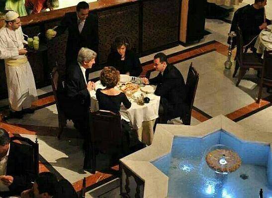 شام خانوادگی بشار اسد با کری/عکس