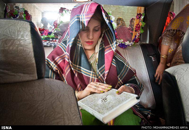 قرآن در دست عروس ترکمن/عکس