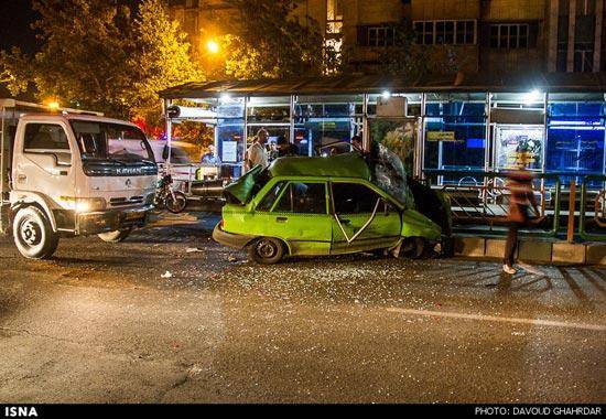 تصادف شدید پراید در خیابان انقلاب (عکس)