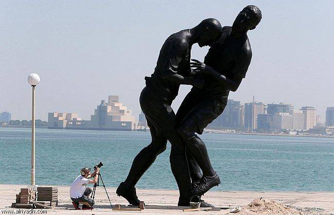 مجسمه کله زنی زیدان در دوحه (+عکس)