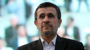 احمدی نژاد: ممنوع الخروجی خاتمی موضوع قضایی بود و به من ربطی نداشت
