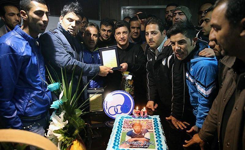 جشن تولد قلعه‌نوعی در جمع هواداران/عکس