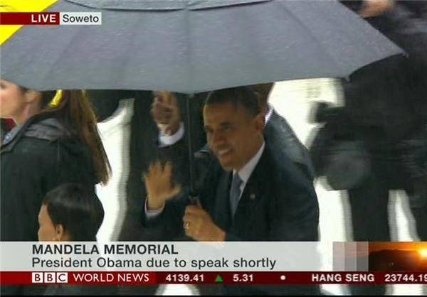 اوباما در مراسم ماندلا (عکس)