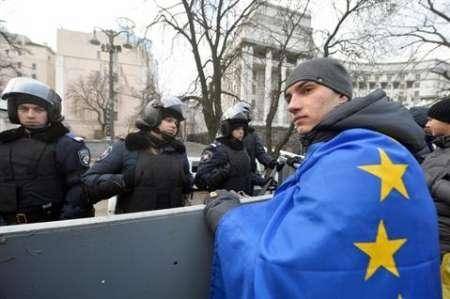 تخریب مجسمه "لنین" مشکل اجتماعی "اوکراین" را حل نمی کند! محمد چابکی