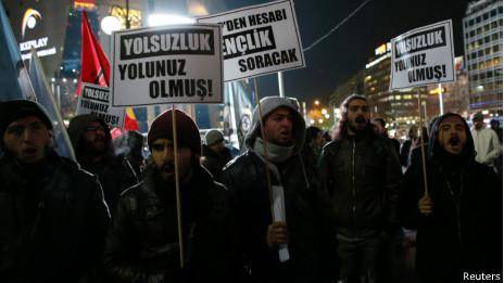 شماری دیگر از افسران ترکیه در ارتباط با فساد دولتی از کار برکنار شدند