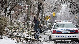 توفان یخ، ۲۵۰ هزار خانه را در تورنتو بدون برق و گرما گذاشت