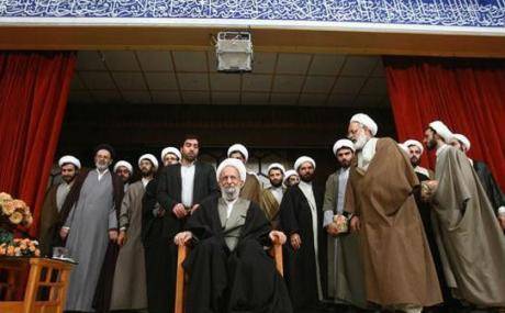 حمله تند و کم‌سابقه مصباح یزدی به حسن روحانی