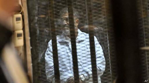 محمد مرسی به همکاری با سپاه پاسداران ایران برای تروریسم در مصر متهم شد
